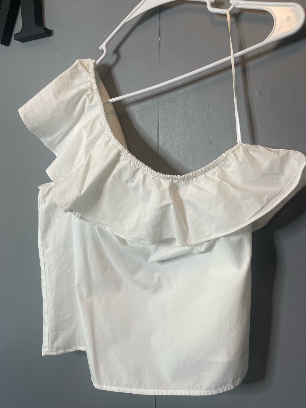 Banana Republic White Ruffle One-Shoulder Top  small - Picture 2 of 11